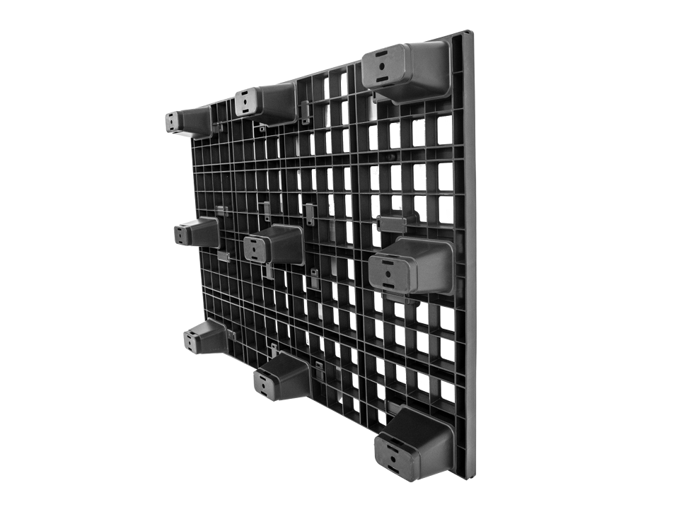 Our plastic pallet stands out from the competition for being very light, easy to handle and, therefore, cheaper to transport